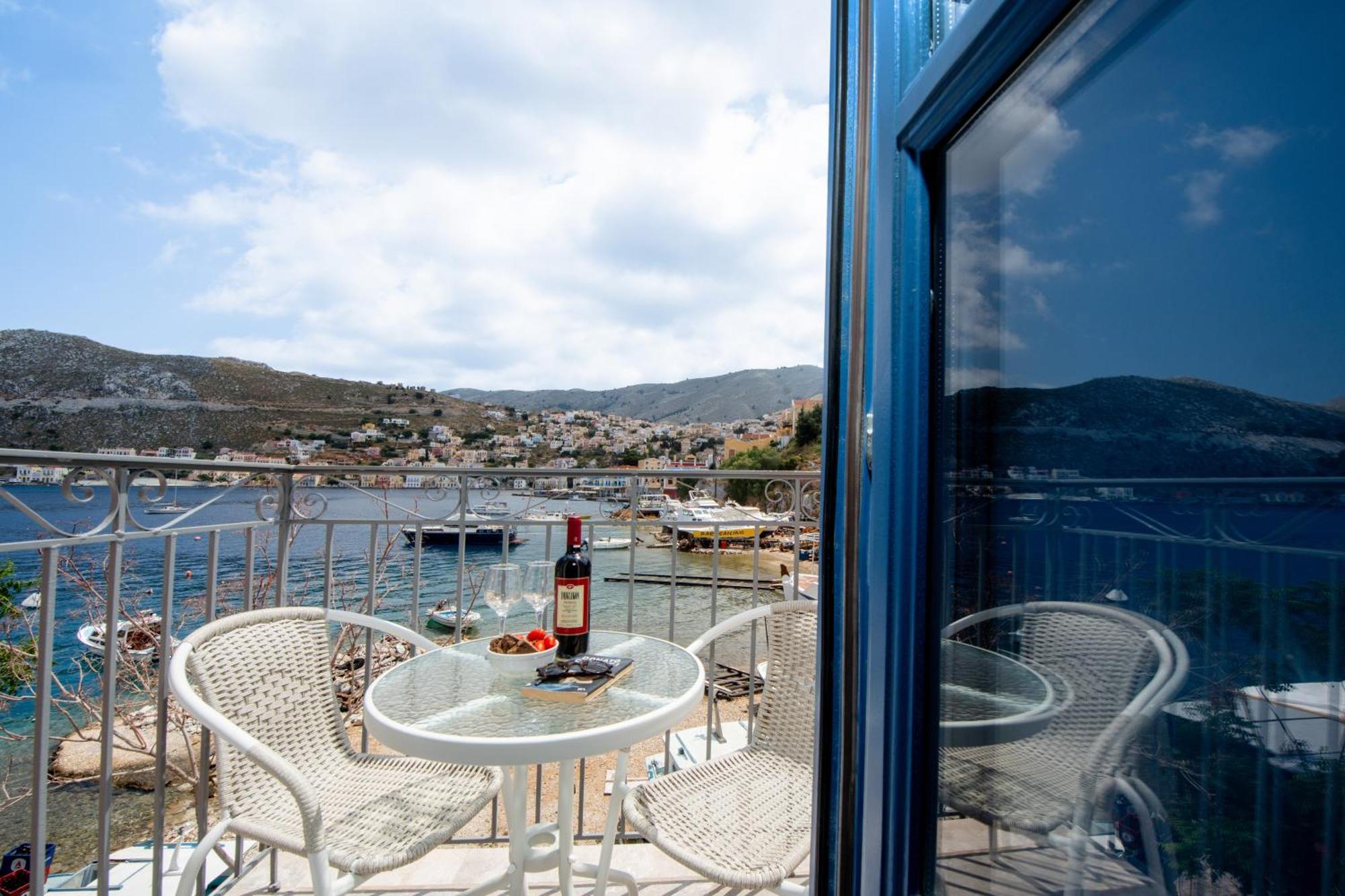 Porto Harani Seaside Apartments Sými Buitenkant foto